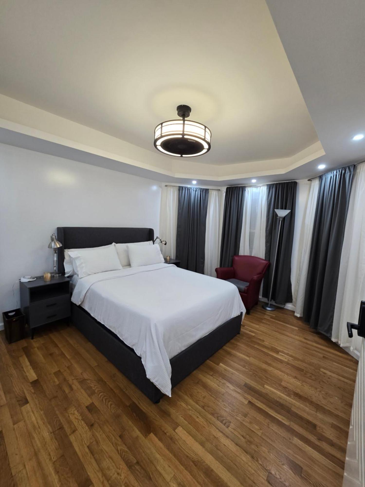 Beautiful Bedroom - New Renovation Habitación en casa particular Boston