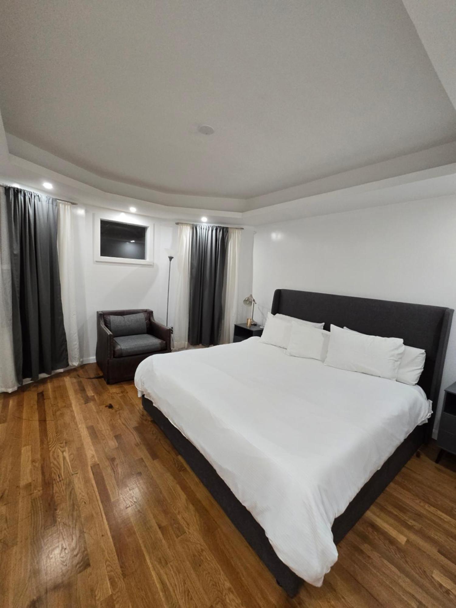 Quarto em Acomodações Particulares Beautiful Bedroom - New Renovation Boston